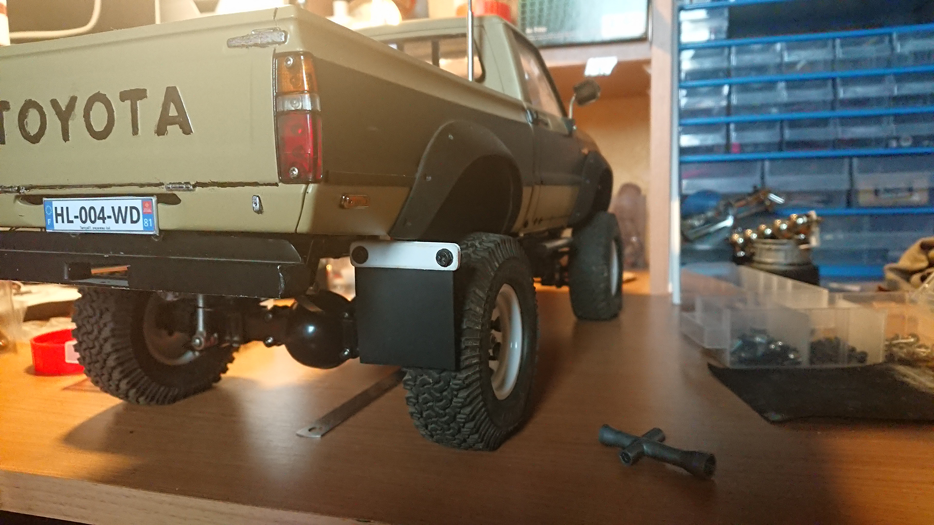 Toyota HiLux (Back in business P.5 ) - Page 5 Tamiya_Hilux_Hard-top_RC4wd_011