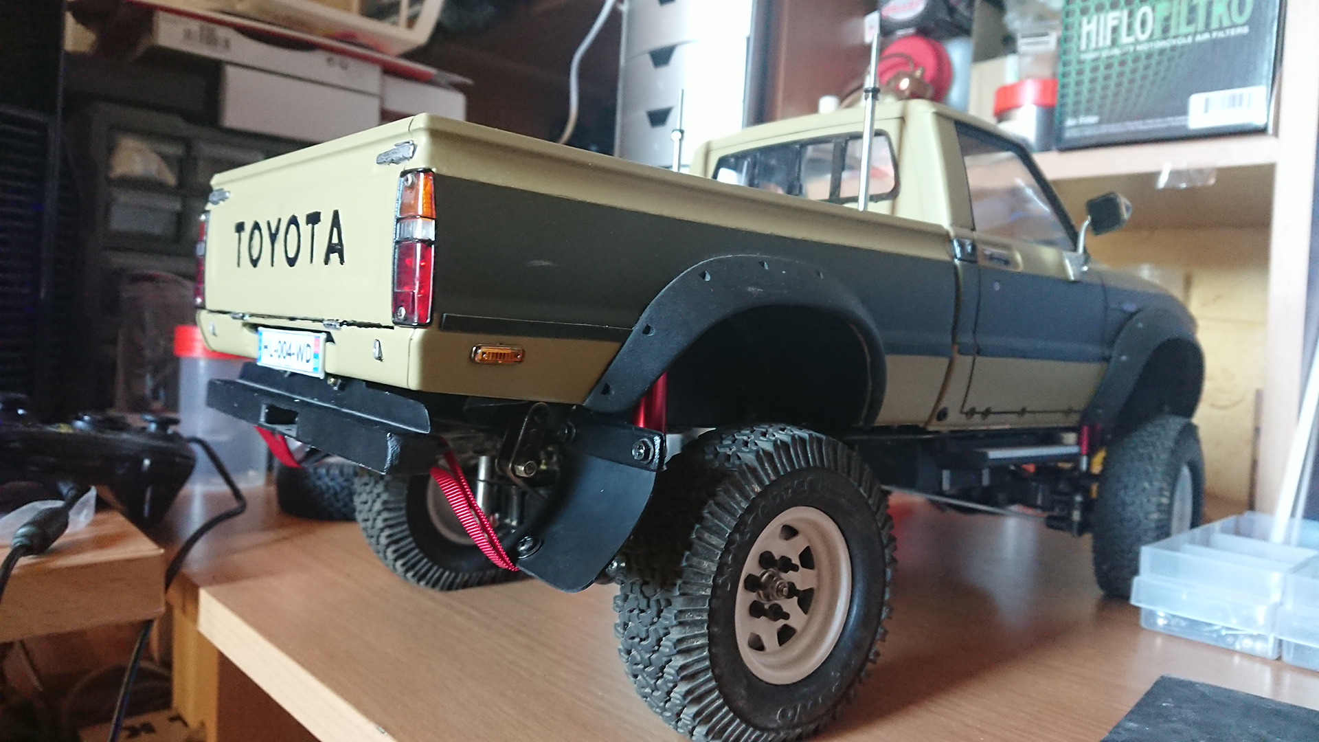 Toyota HiLux (Back in business P.5 ) - Page 5 Tamiya_Hilux_Hard-top_RC4wd_013